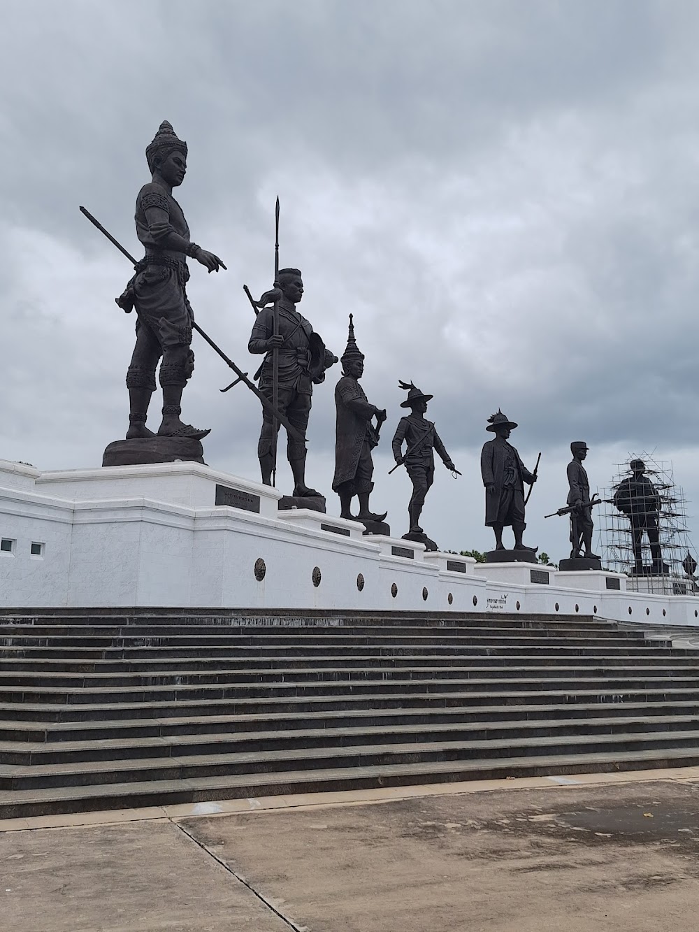 7 Kings of Siam Statues