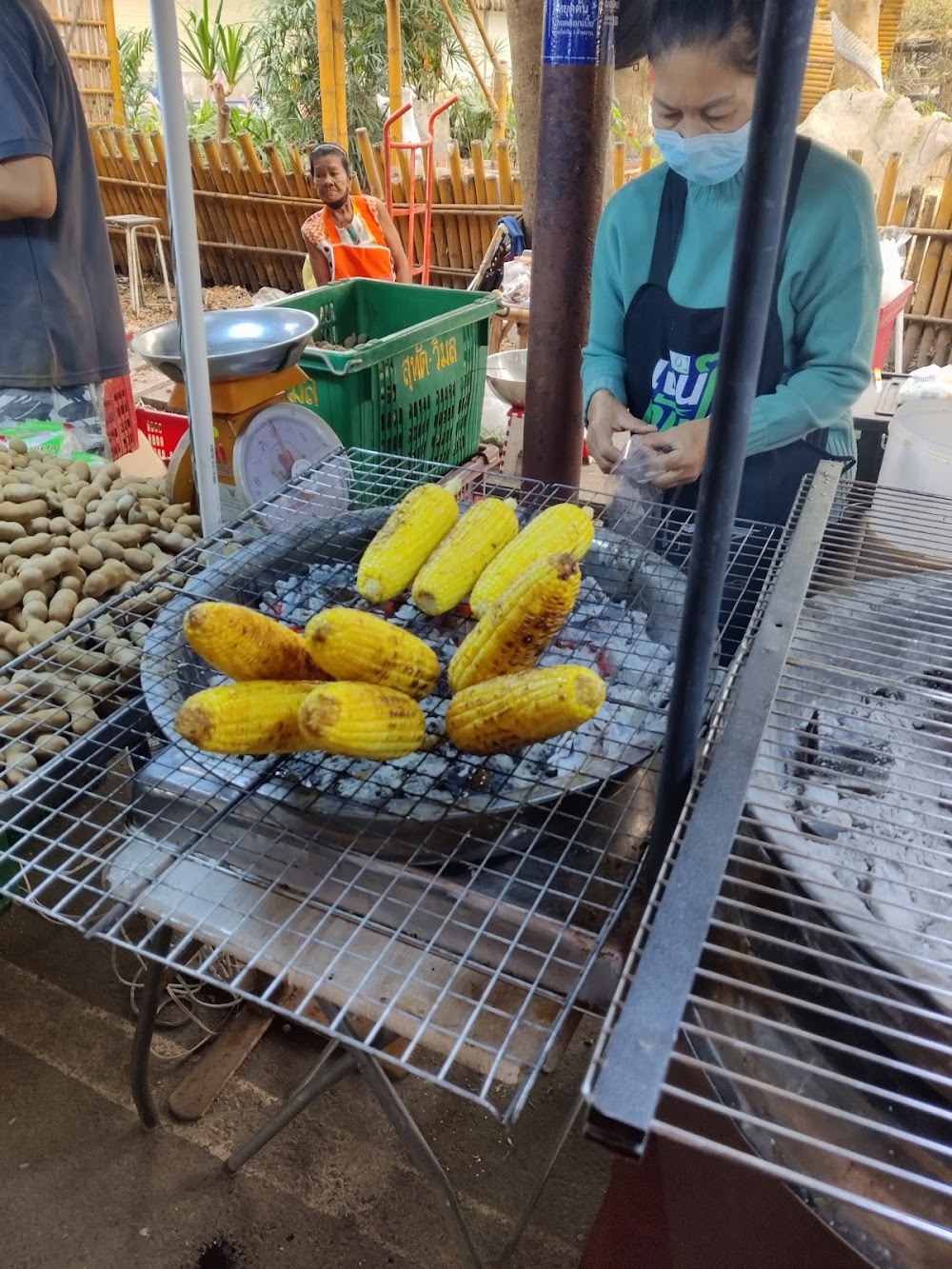 Bang Nam Phueng Floating Market