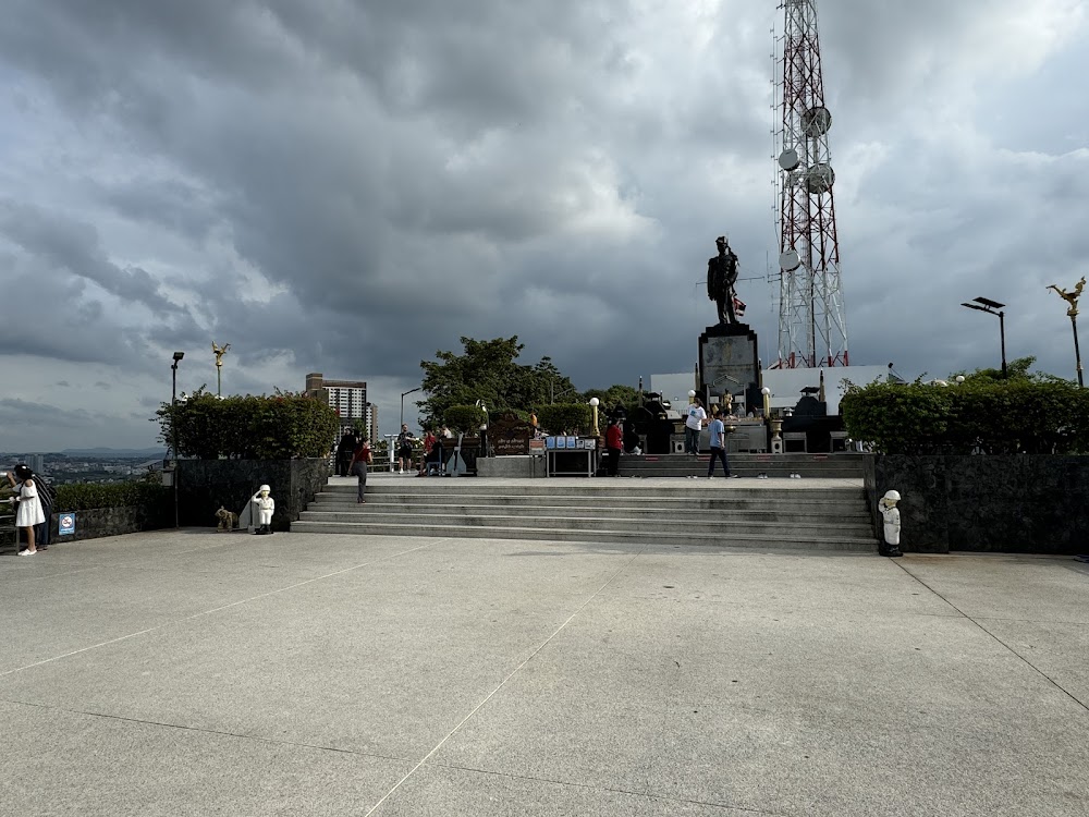 Chumphonket Udomsak Monument