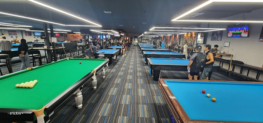 Double Kiss Pool Hall & Sports Lounge