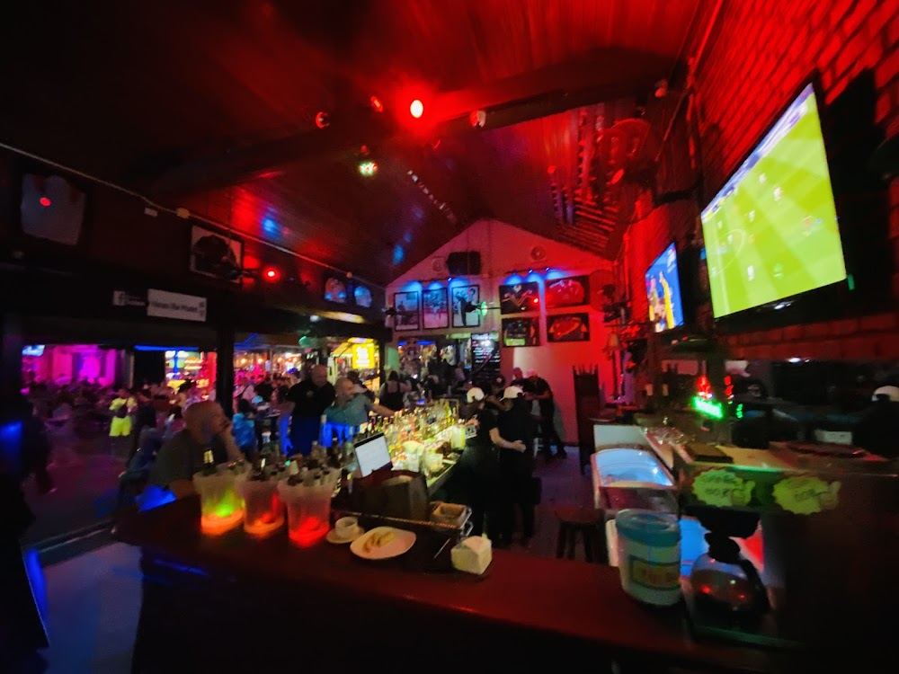 Heroes Bar
