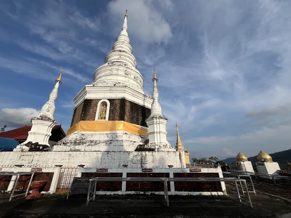 Khruba Sriwichai Monument Lamphun
