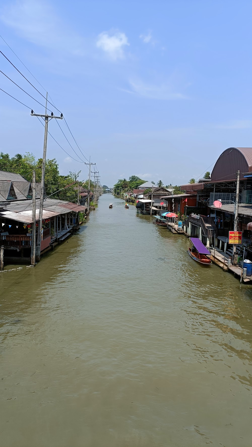 Lao Tuk Luck Floating Market