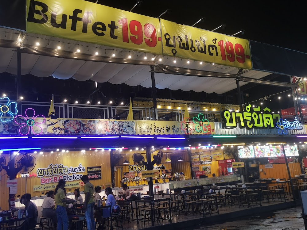 Liab Duan Night Market