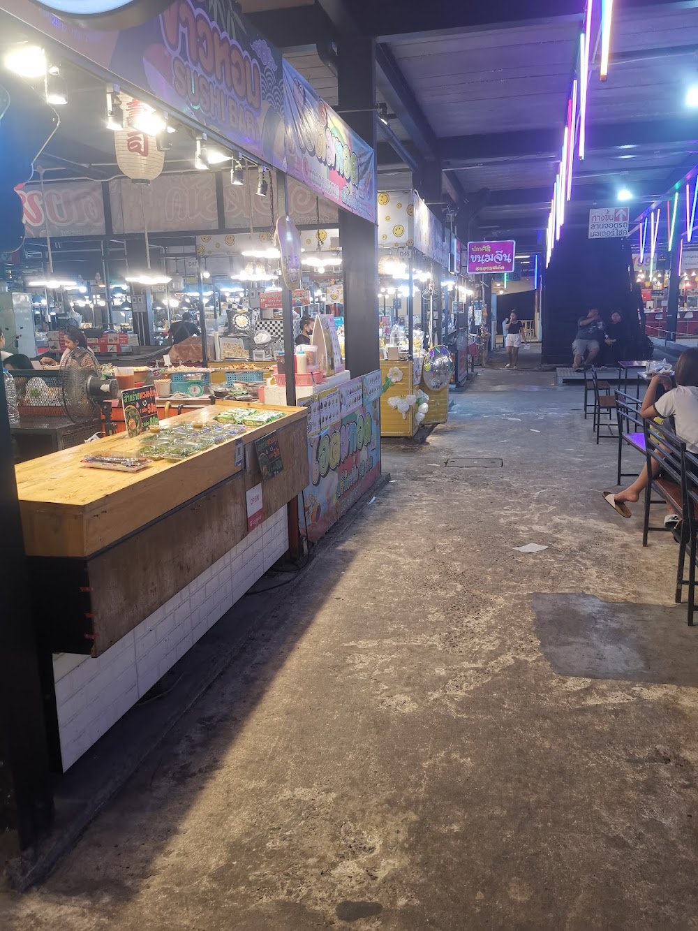 Liab Duan Night Market