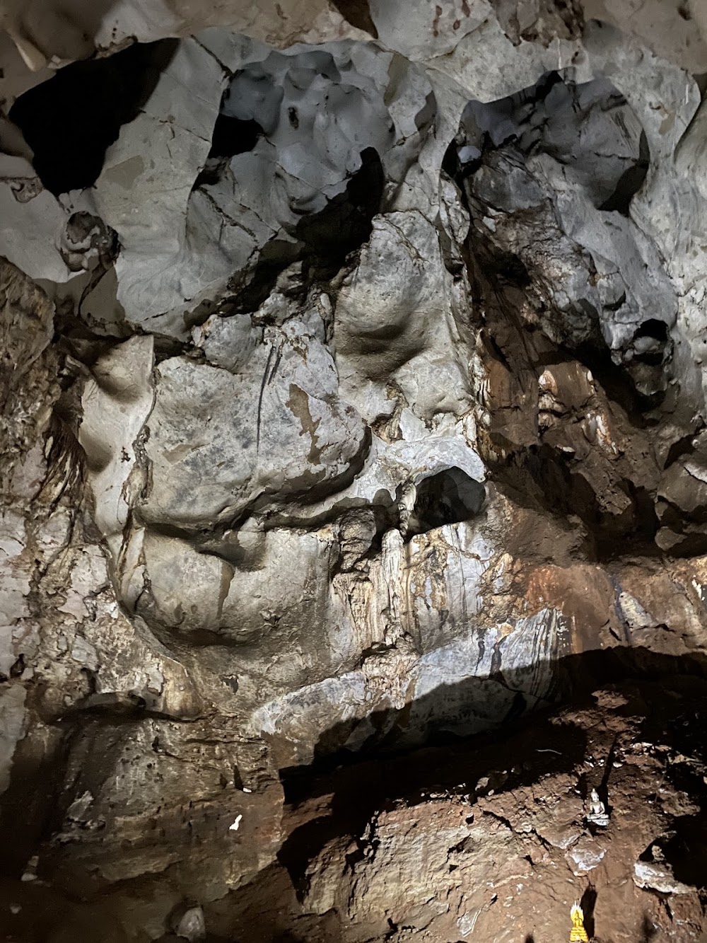 Mueang On Cave