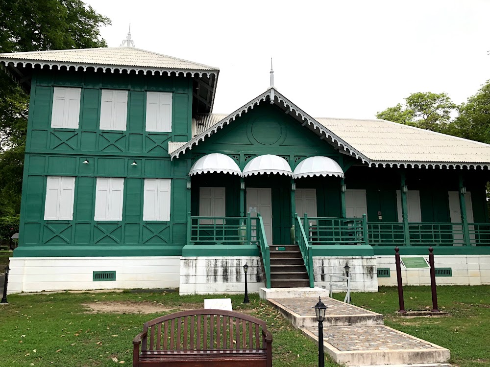 Phra Chudadhuj Palace