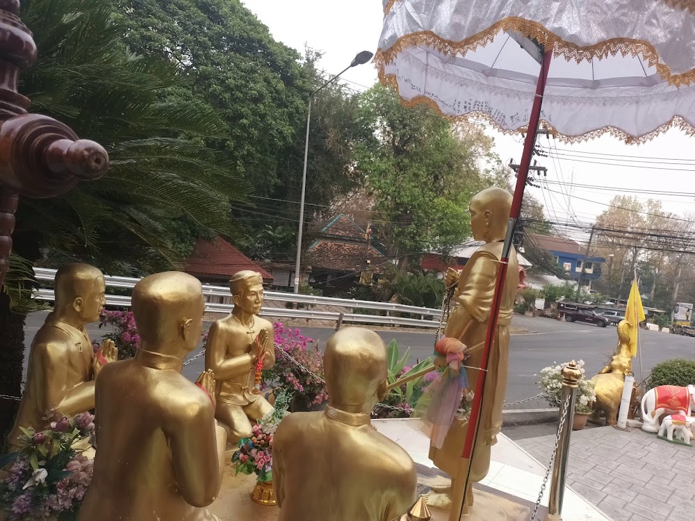 Phra Kruba Srivichai Shrine (Inside Muang On Cave)