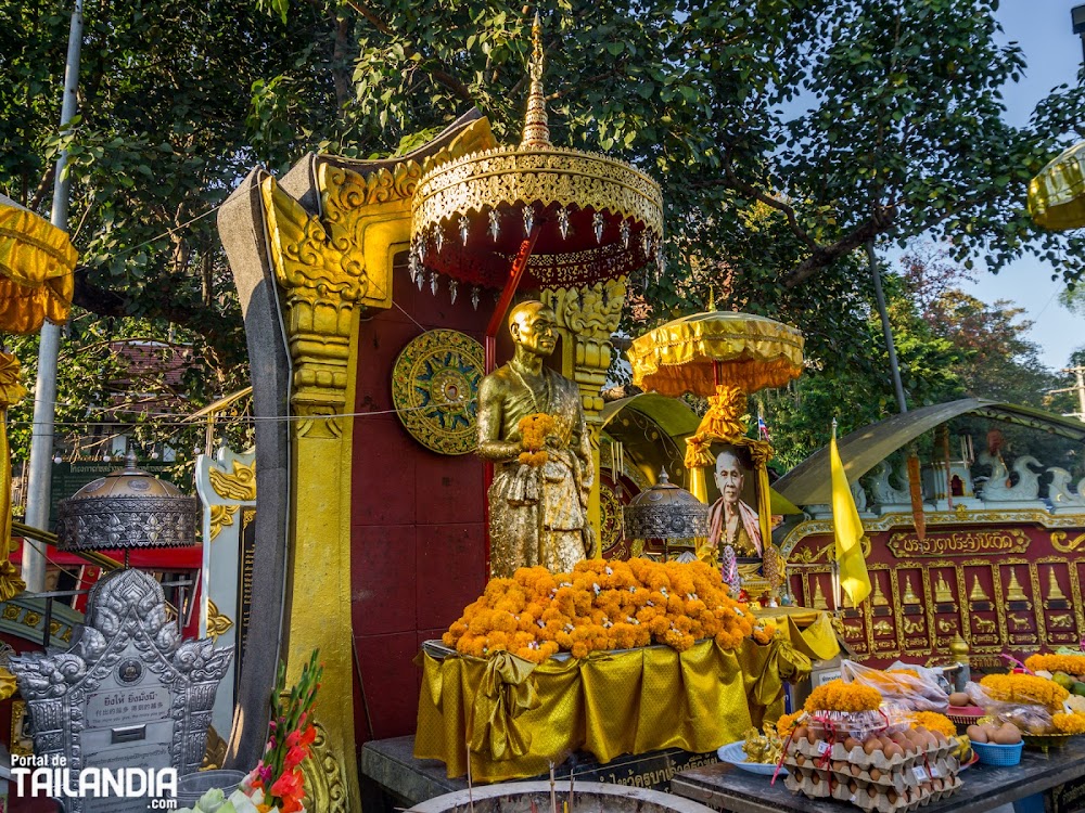 Phra Kruba Srivichai Shrine (Inside Muang On Cave)