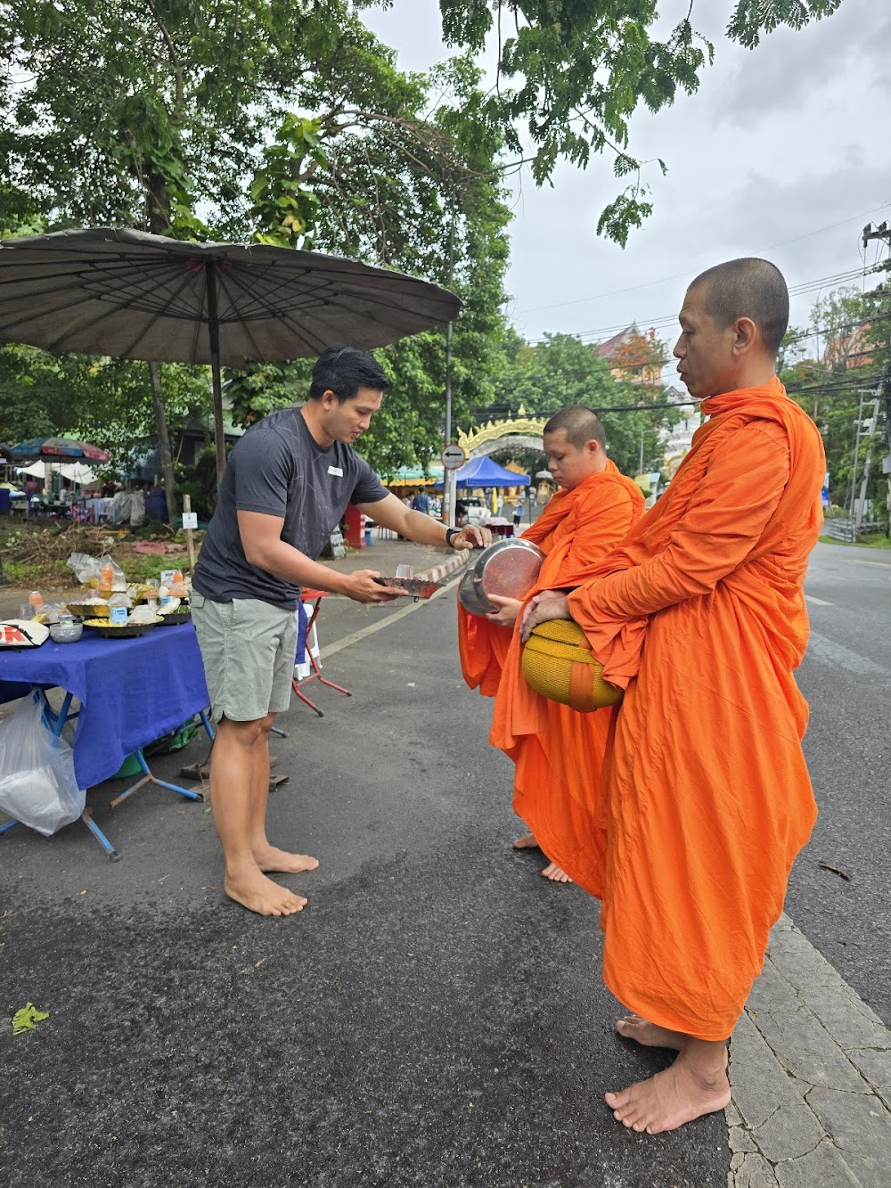 Phra Kruba Srivichai Shrine (Inside Muang On Cave)