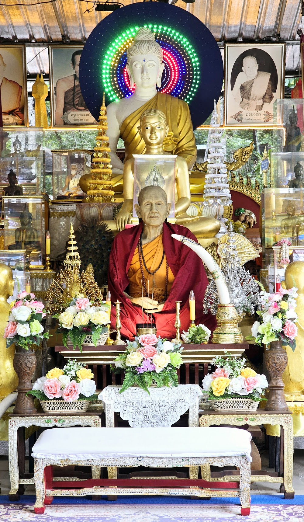 Phra Kruba Srivichai Shrine (Inside Muang On Cave)