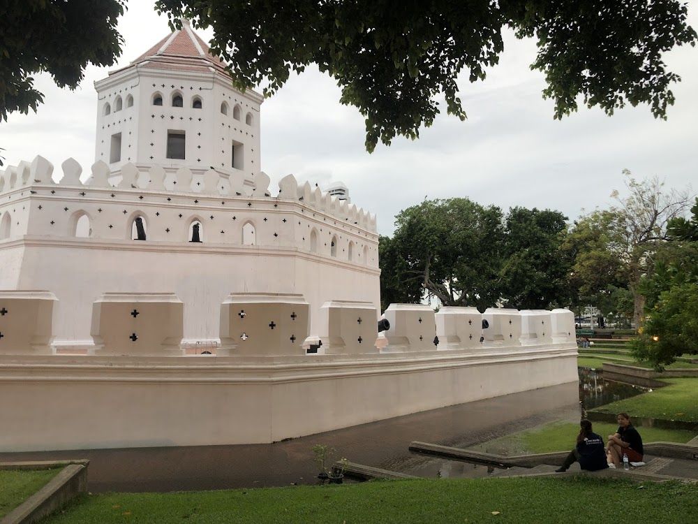 Phra Sumen Fort