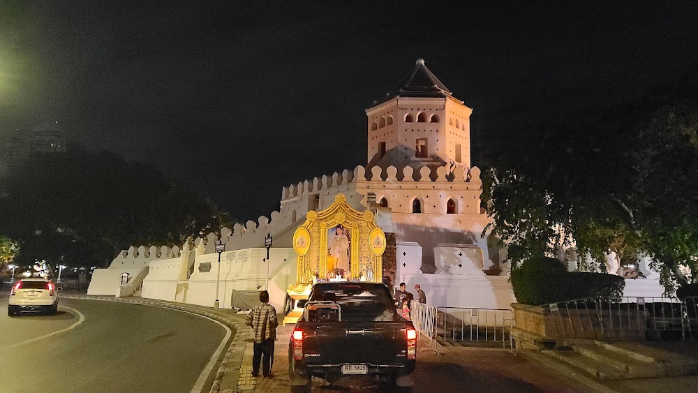 Phra Sumen Fort