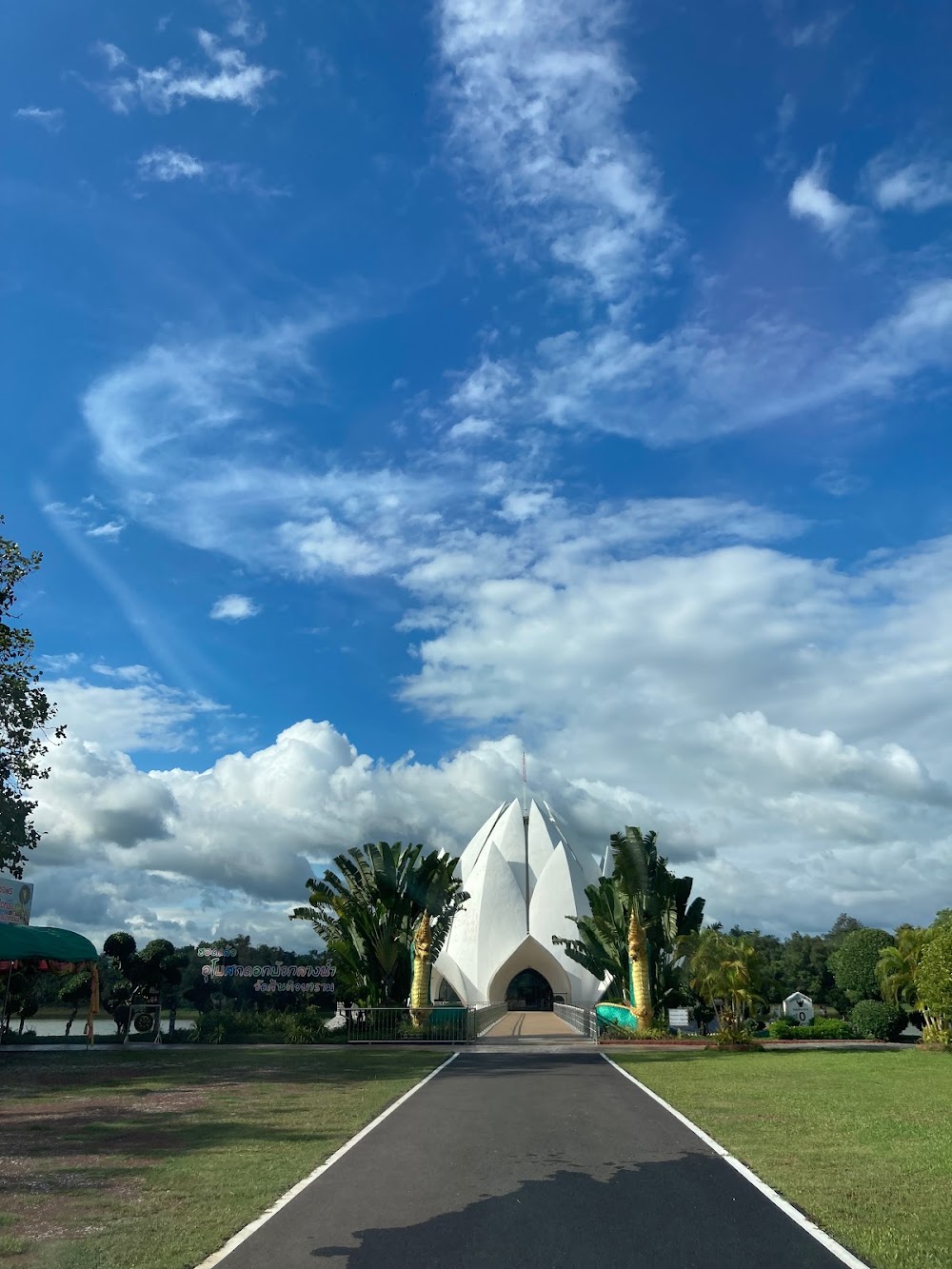 Phuttha Utthayan Wat Pa Dong Rai