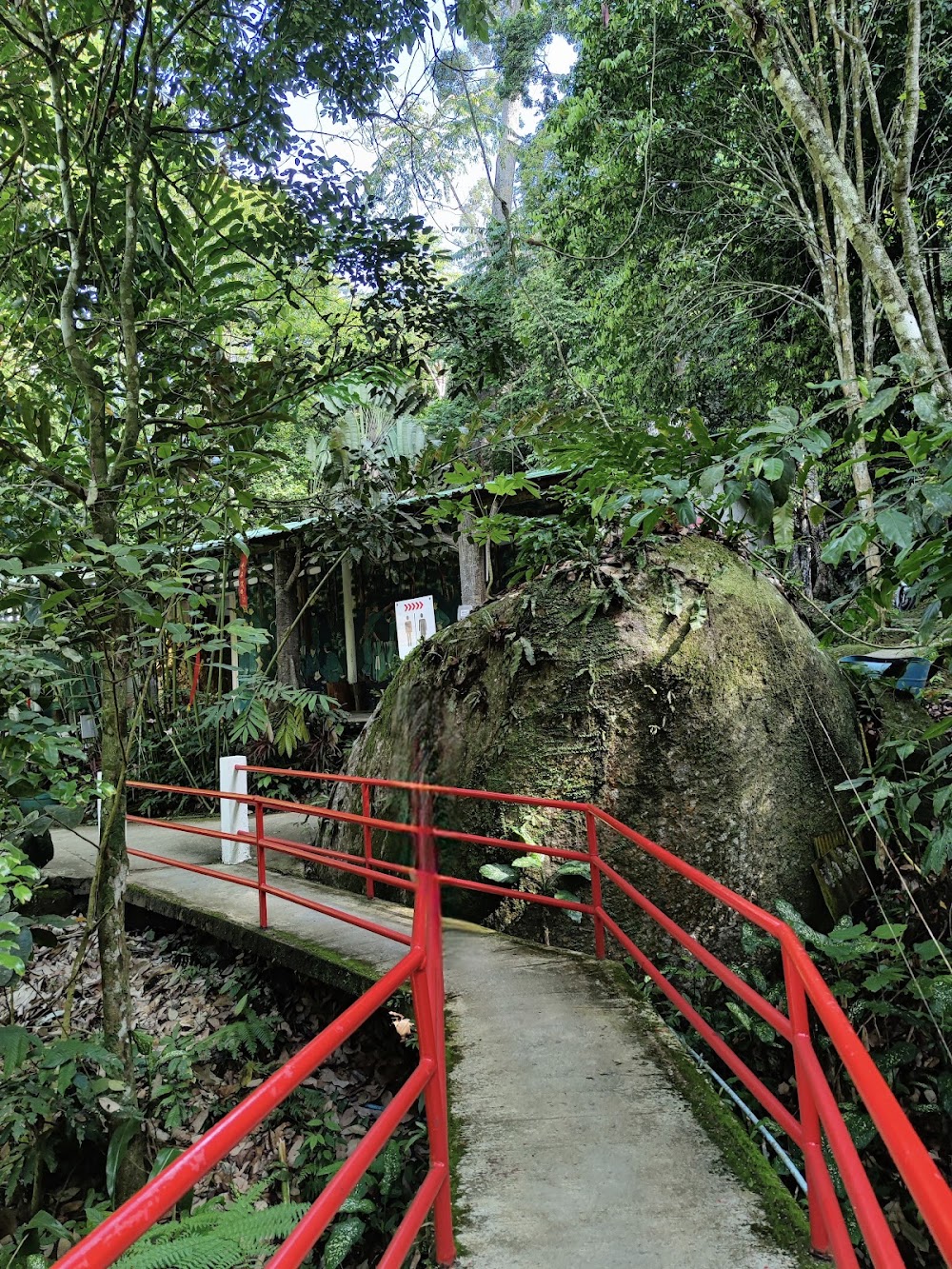 Piyamit Tunnels