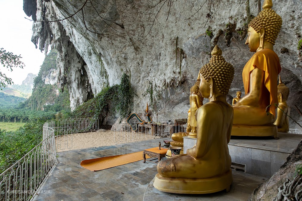 Praya-Nakarach Cave Temple