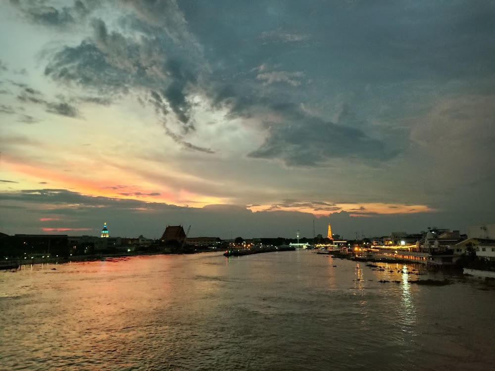 Saphan Phut (Memorial Bridge)
