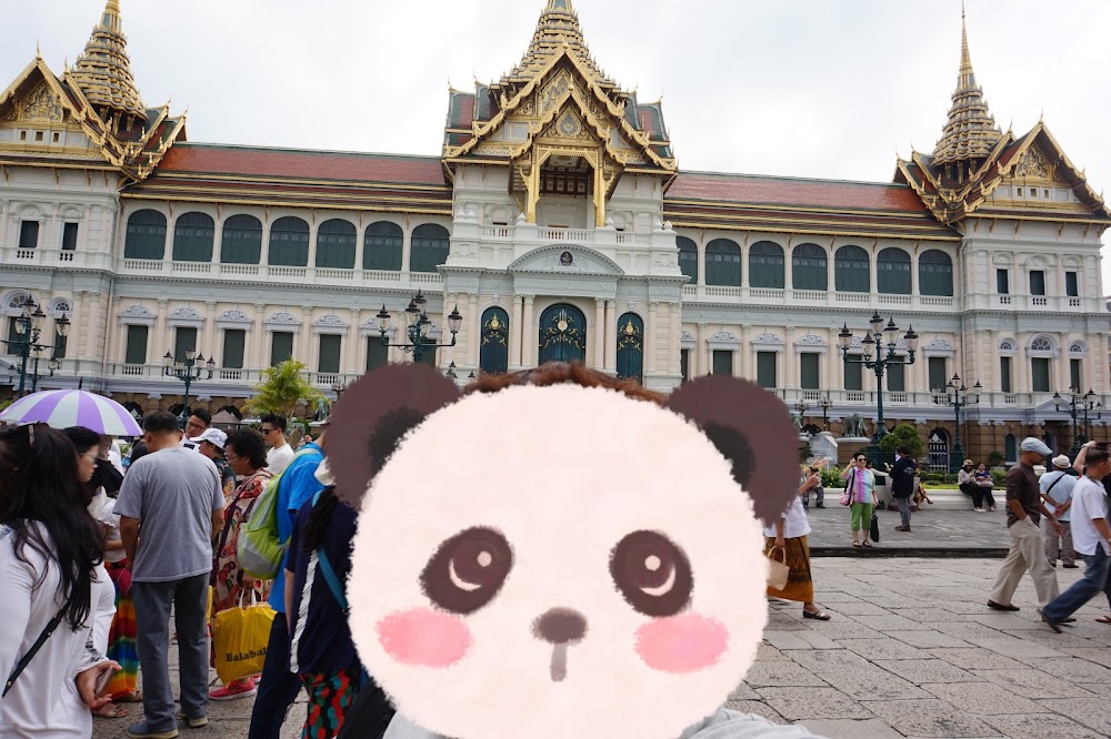 The Chakri Group (Phra Thinang Chakri Maha Prasat)