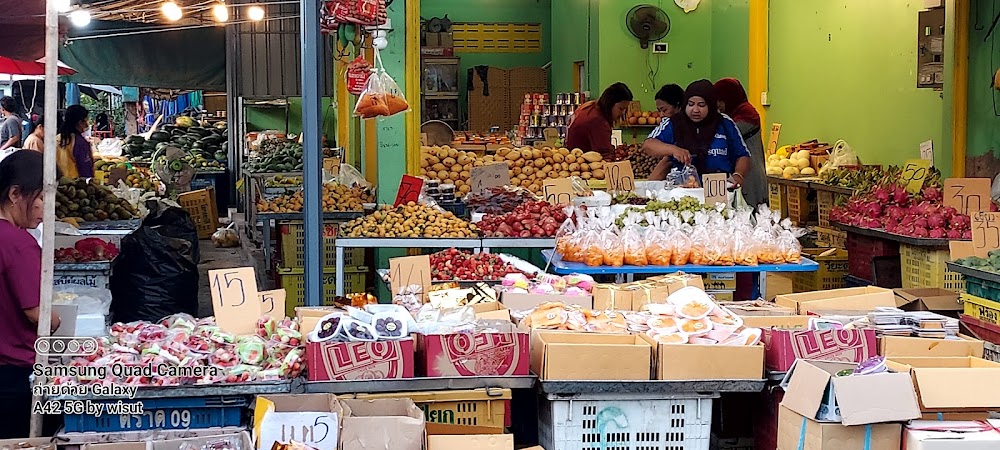 Thetsaban Tambon Kamphaeng Fresh Market