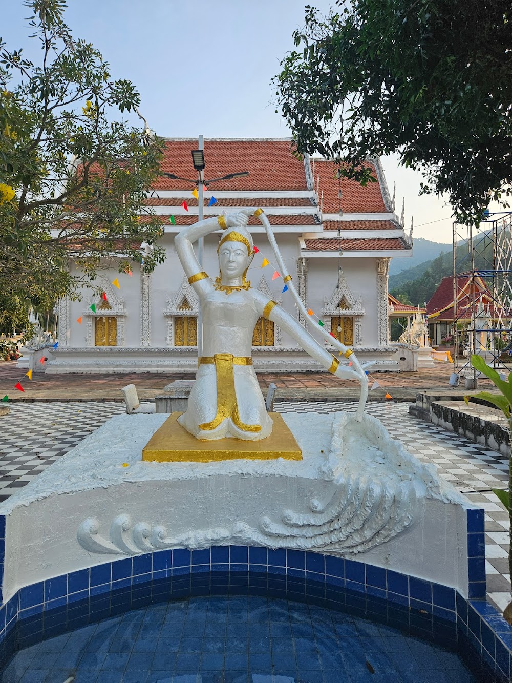 Wat Chaloklum