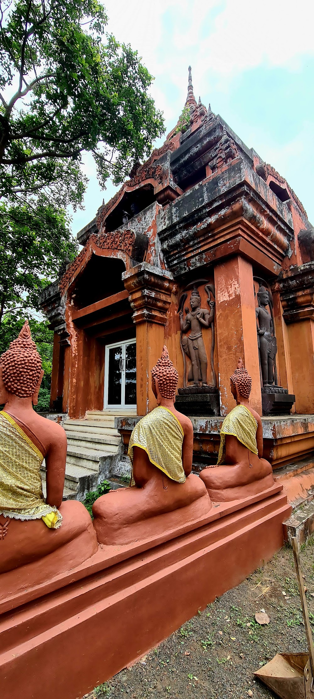 Wat Khao Angkhan Temple