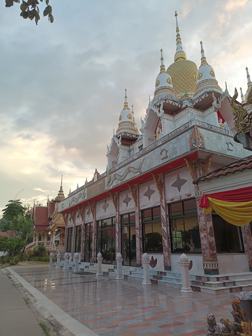 Wat Mongkol Wararam