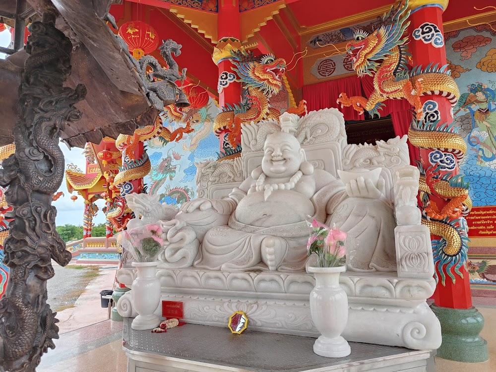 Wat Phet Phumsuwan Wararam