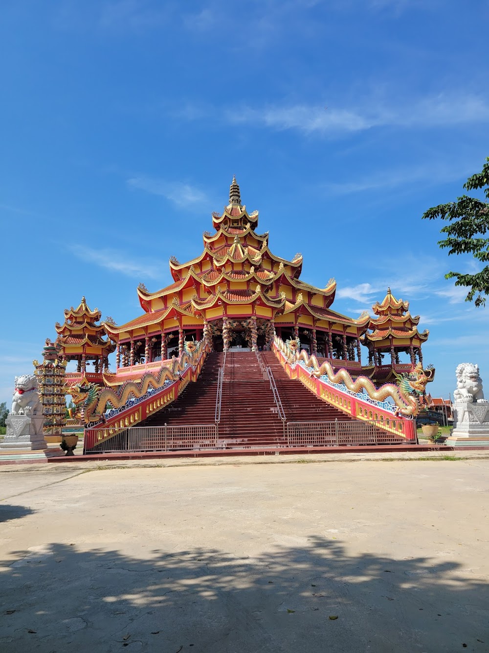 Wat Phet Phumsuwan Wararam
