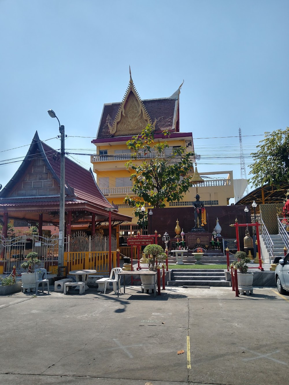 Wat Phraya Tham