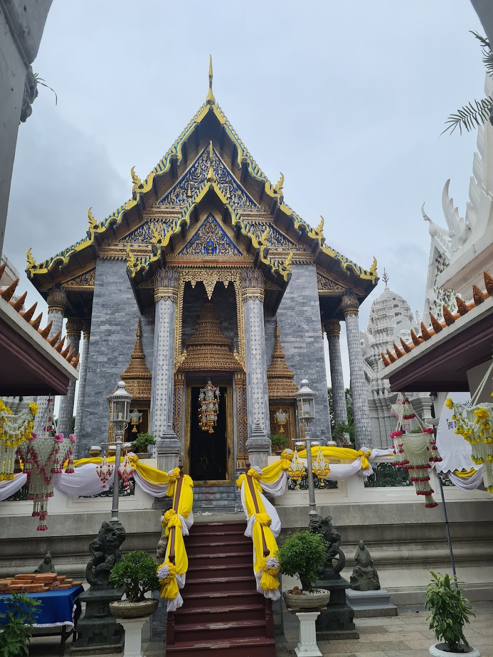 Wat Rajapradit Sathitmahasimaram Rajaworavihara