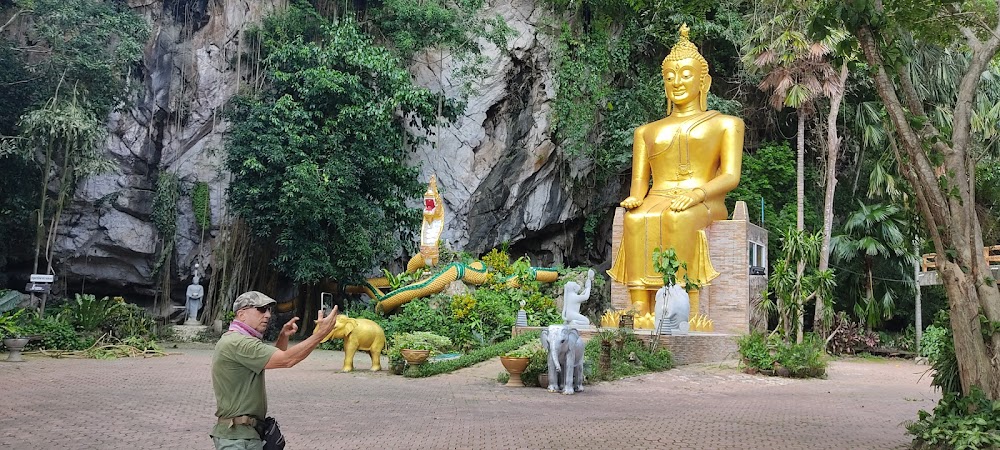 Wat Tham Khao Prathun