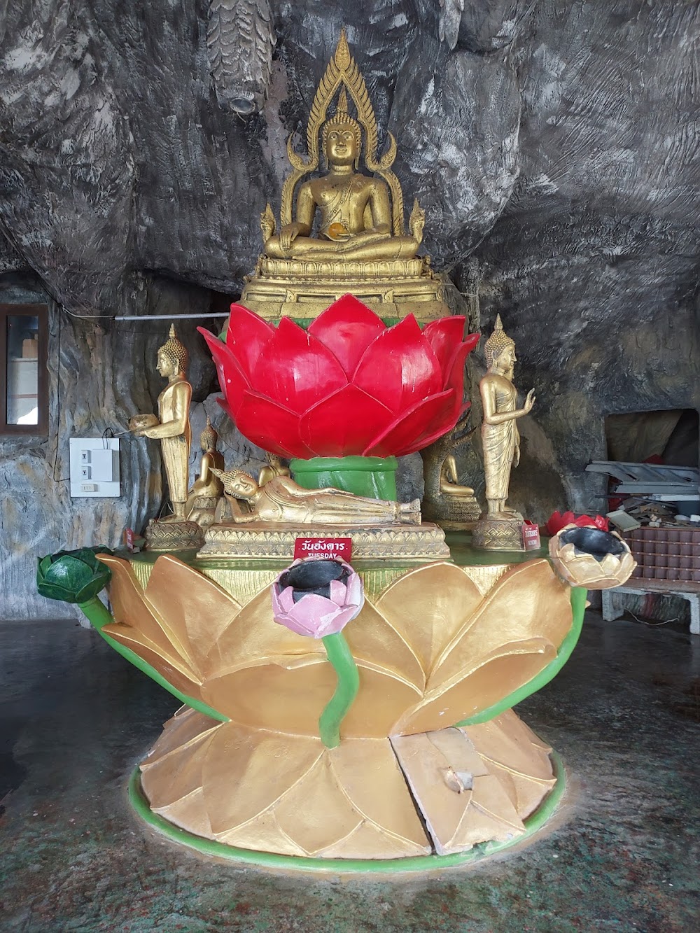 Wat Tham Khao Tao