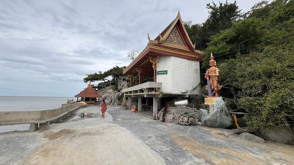 Wat Tham Khao Tao