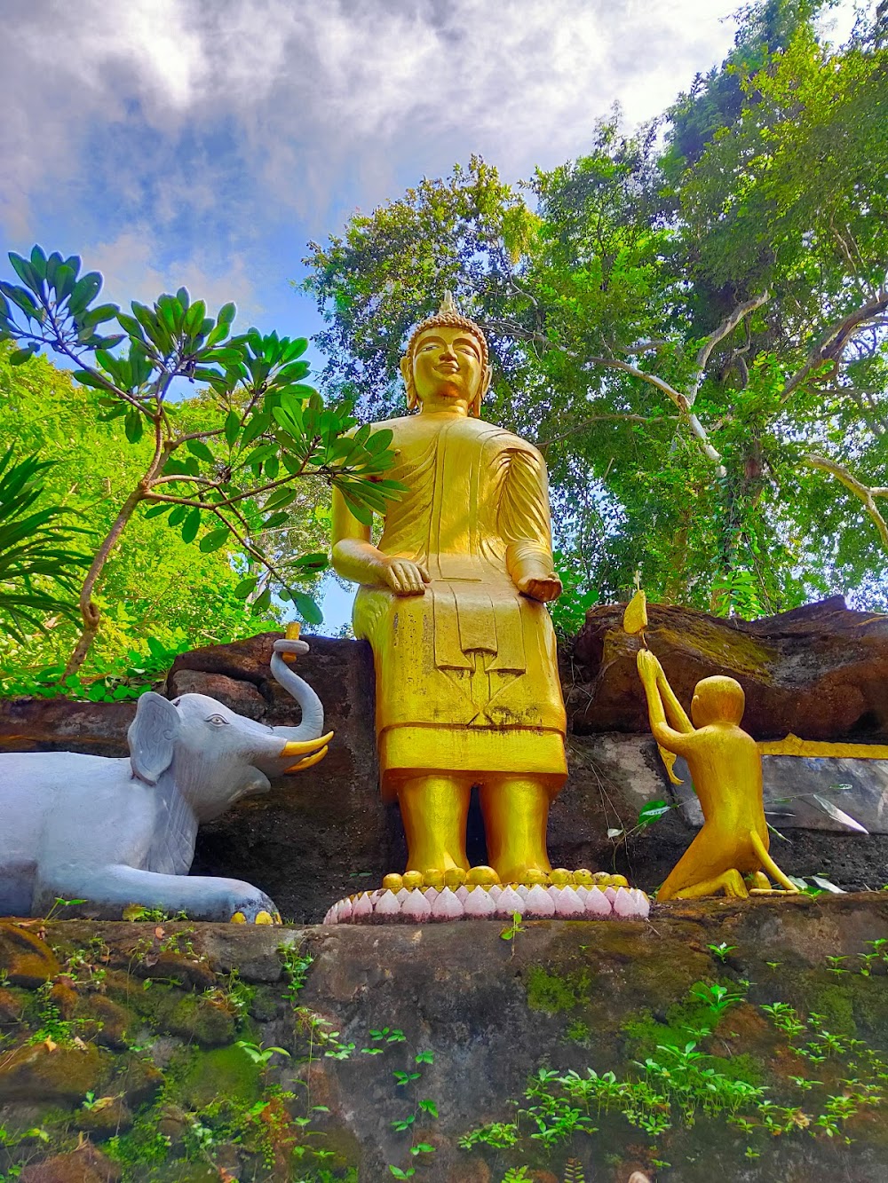 Wat Tham Saeng Phet