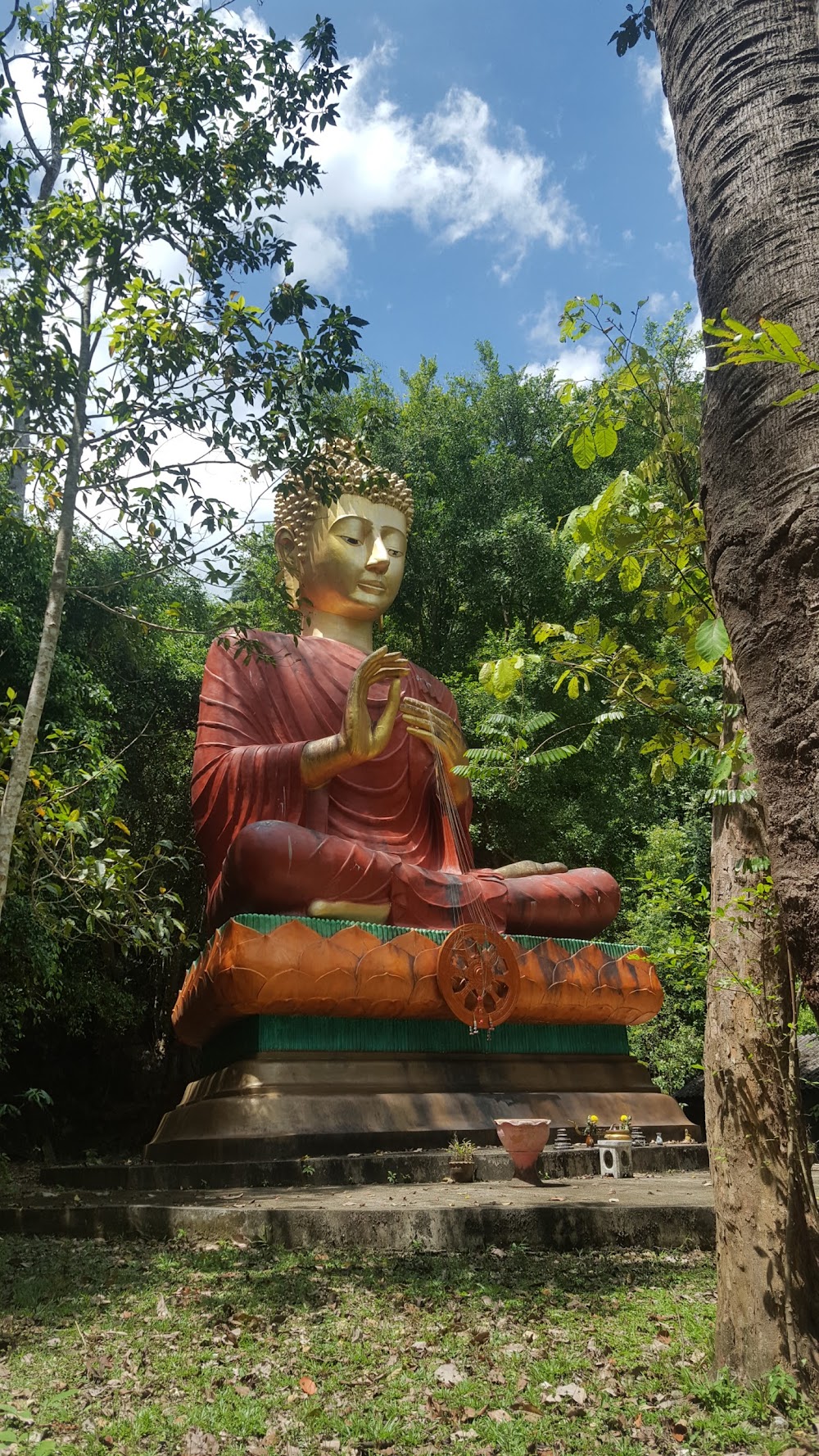 Wat Tham Ta Pan Temple