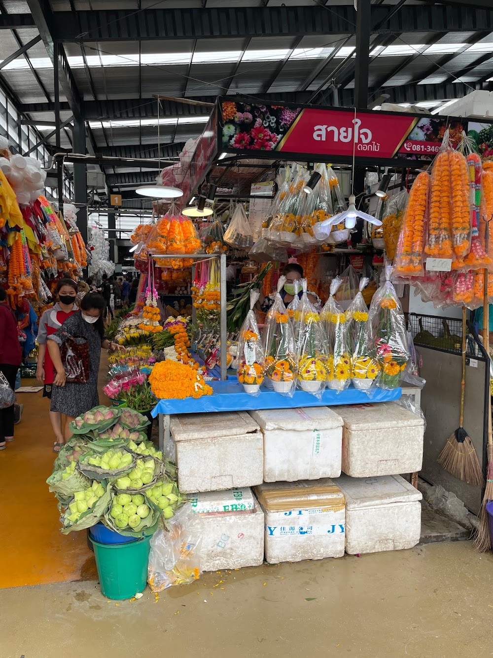 Ying Charoen Market