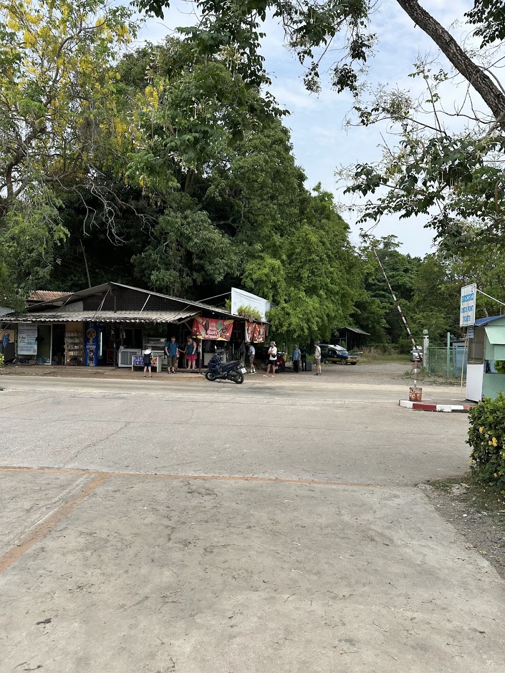 Ao Thammachat Pier