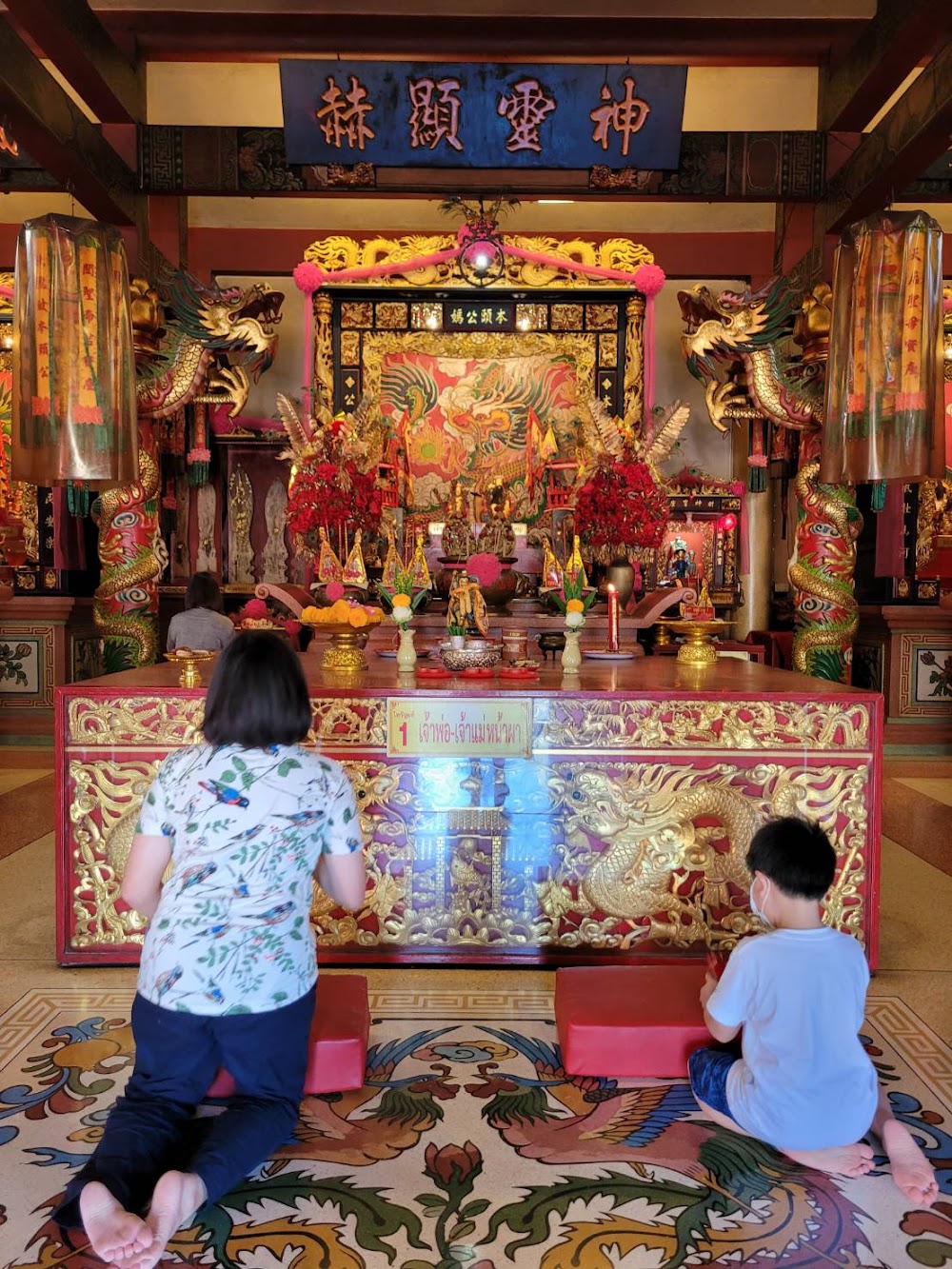 Chao Por Chao Mae Na Pha Shrine