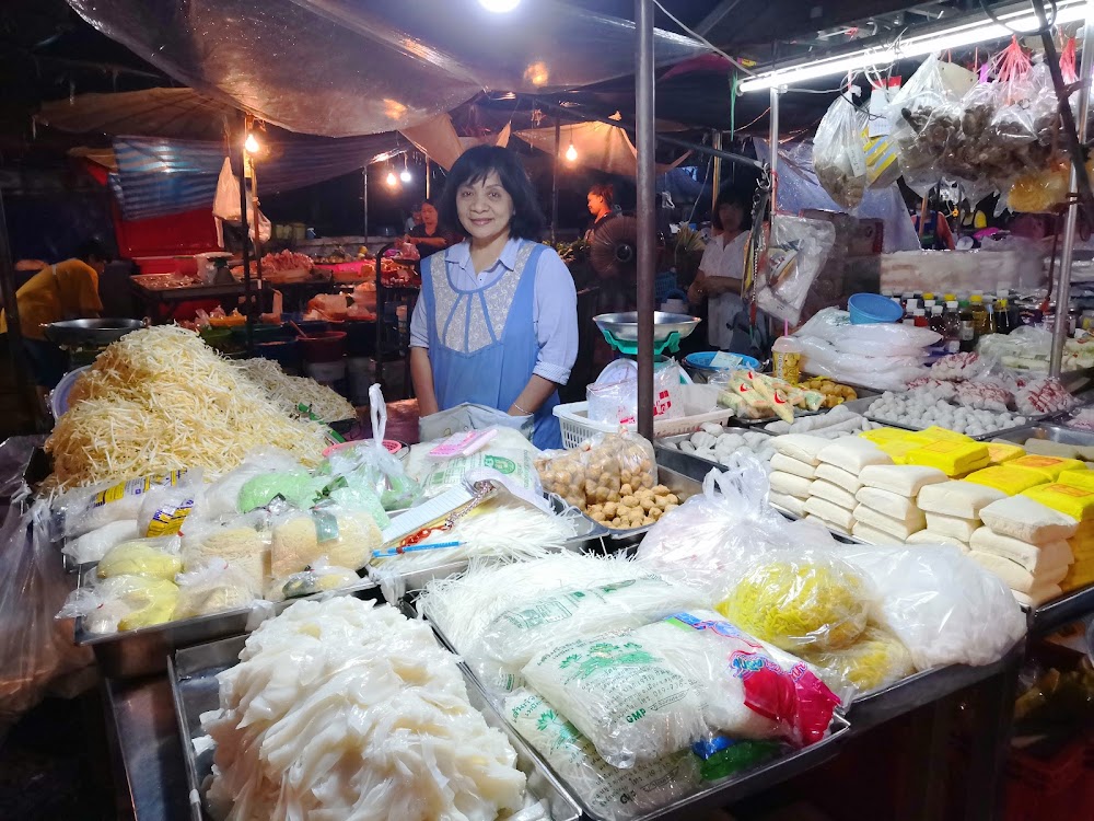 Din Daeng Market
