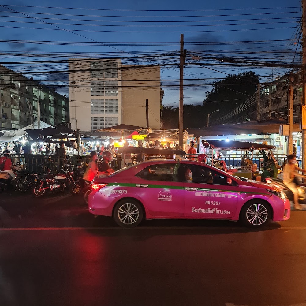 Din Daeng Market