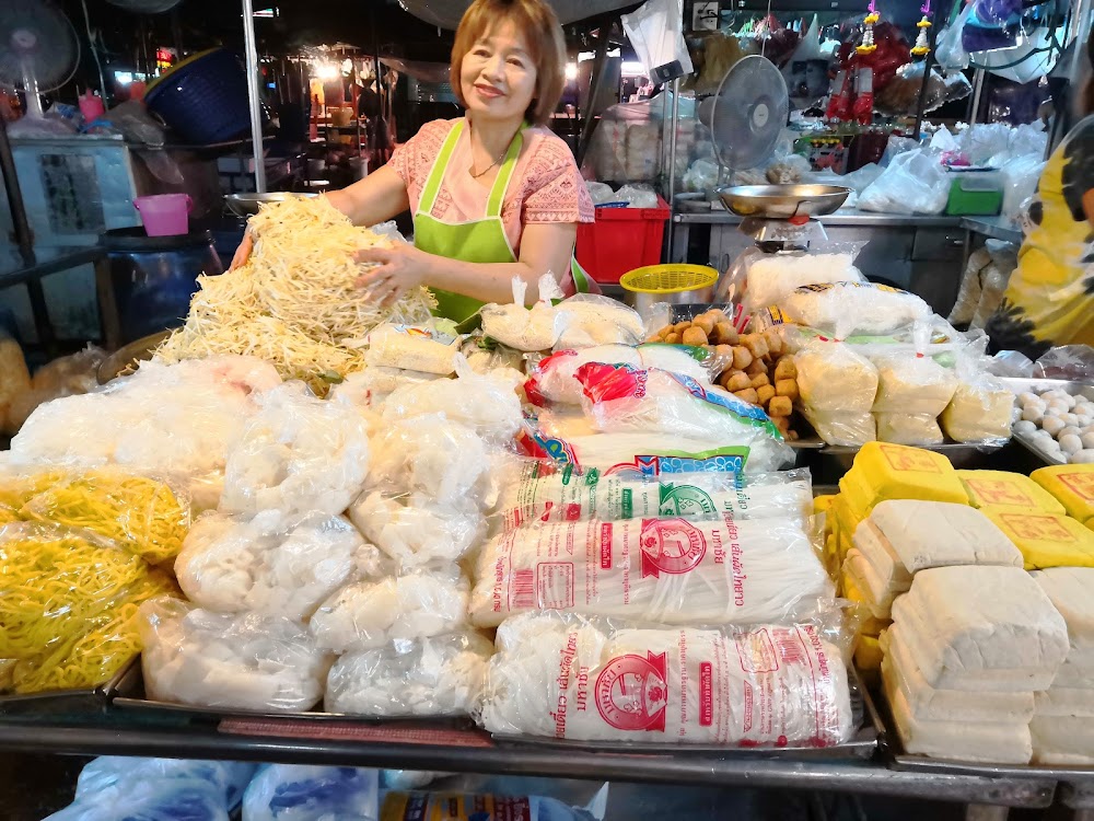 Din Daeng Market