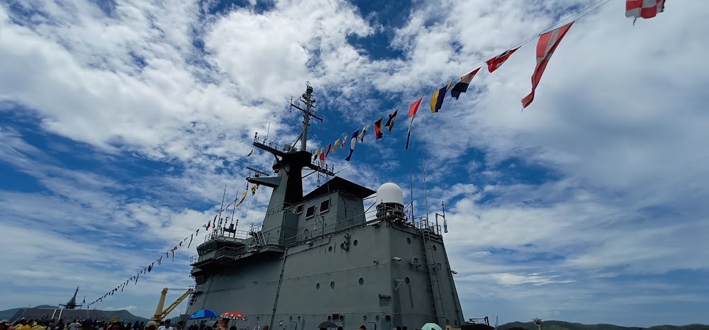 HTMS Chakri Naruebet