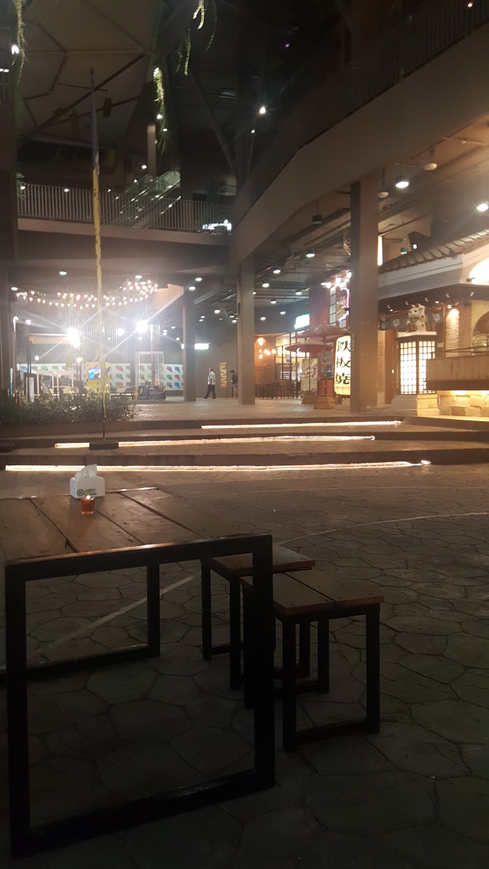 Hugz Mall