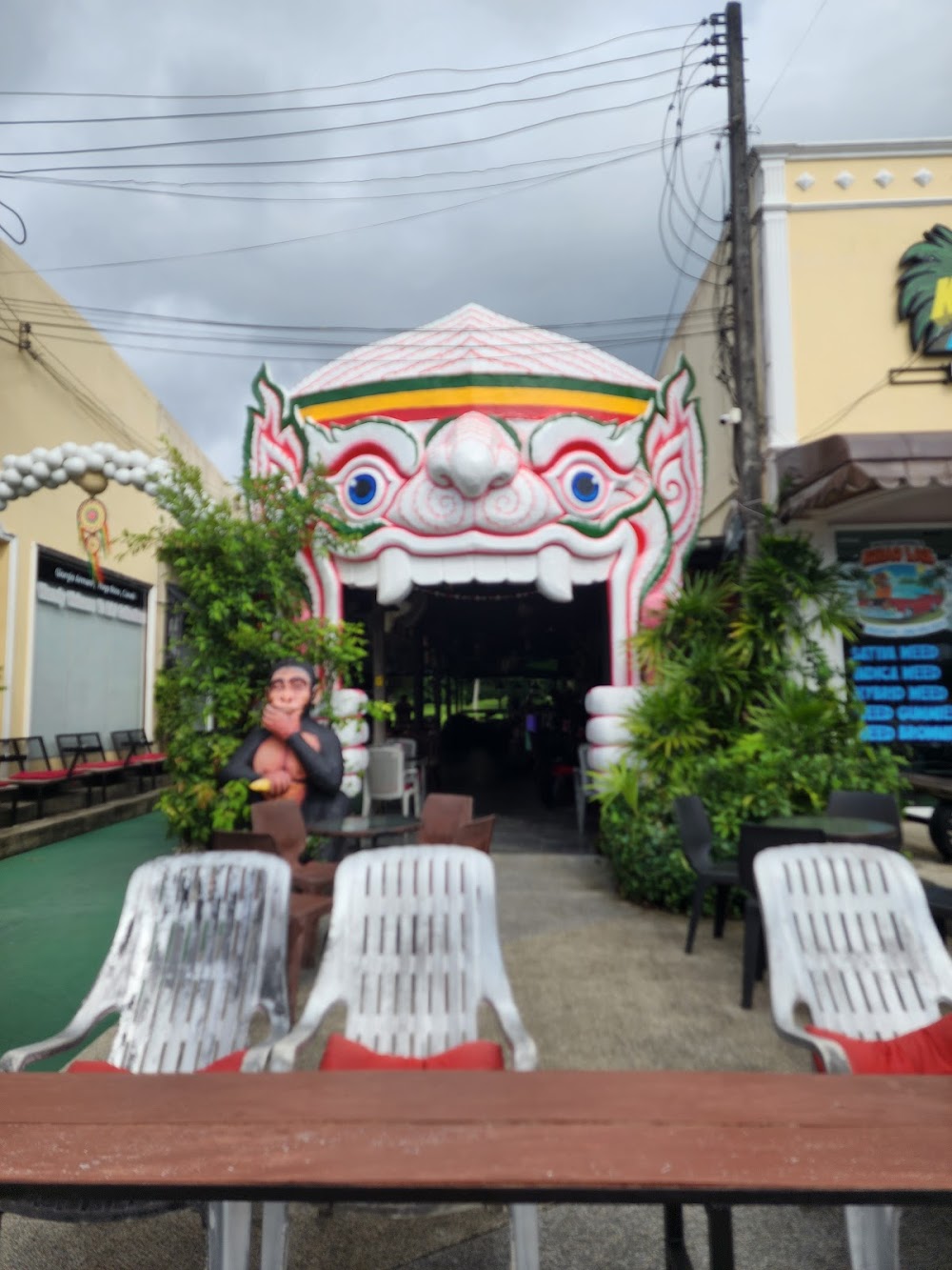 Khaolak Monkey Bar
