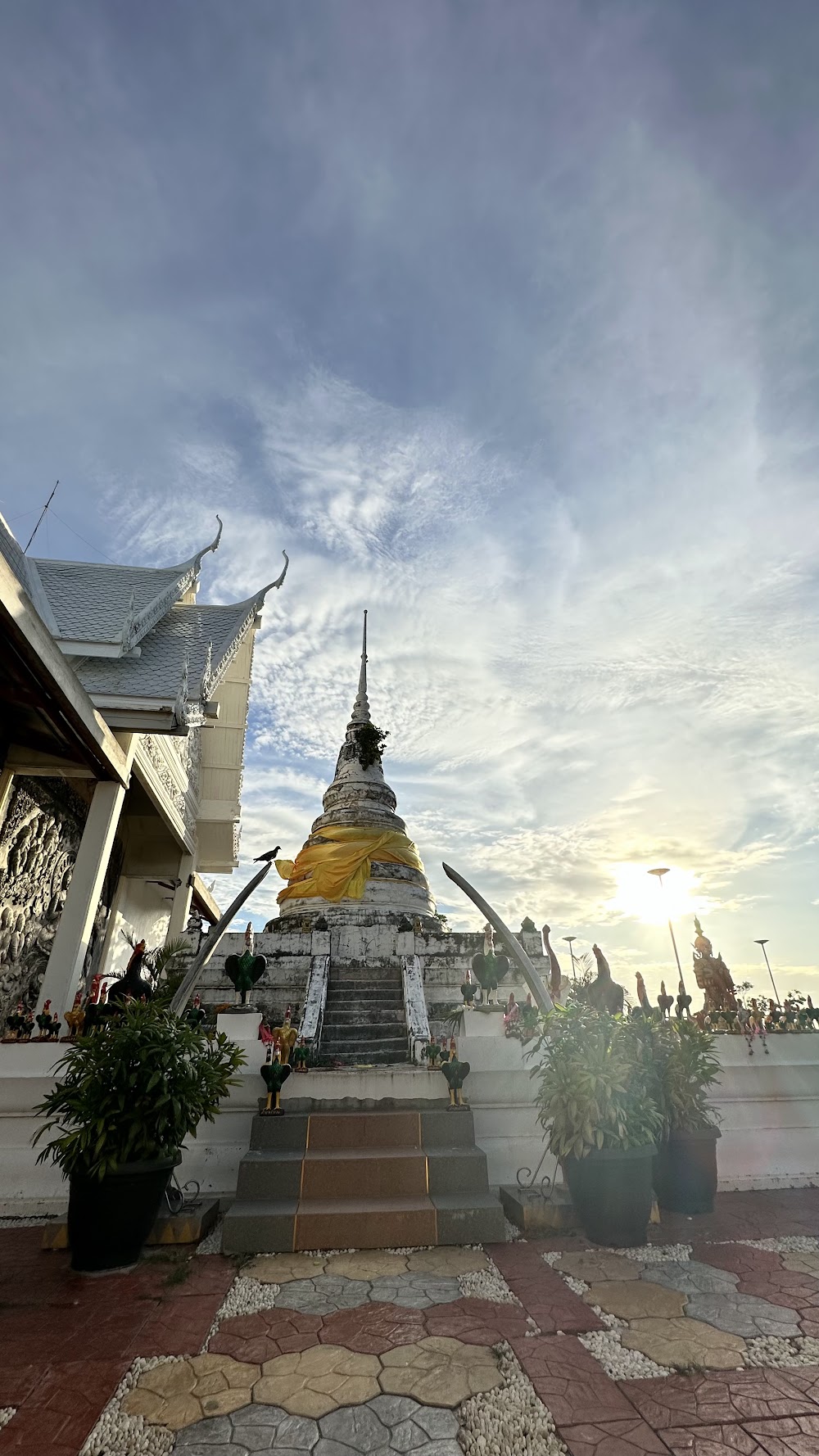 Luang Pho Dam Khoachedi