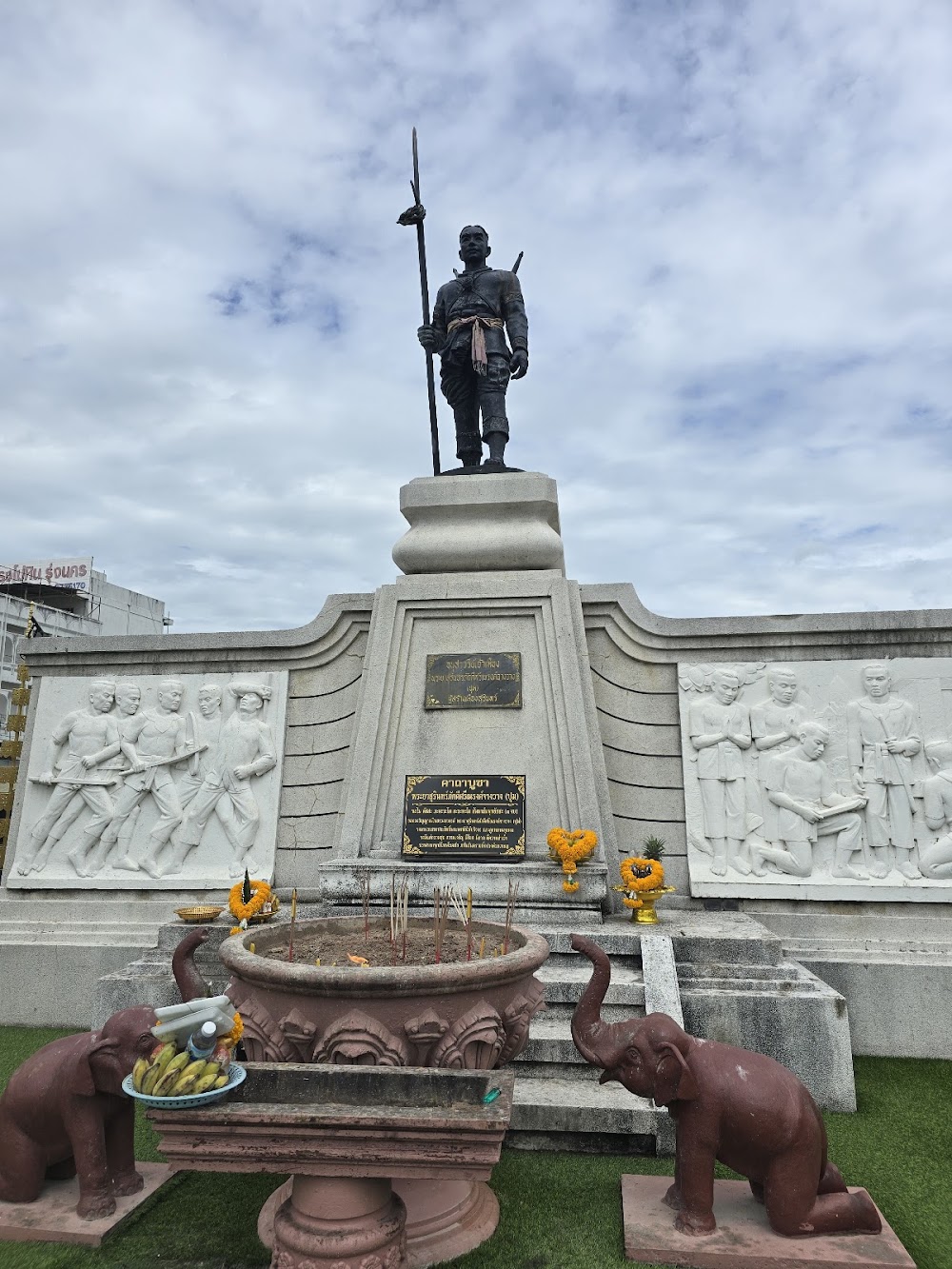 Phraya Surin Pakdee Srinarong Jangwang (Pum) Monument