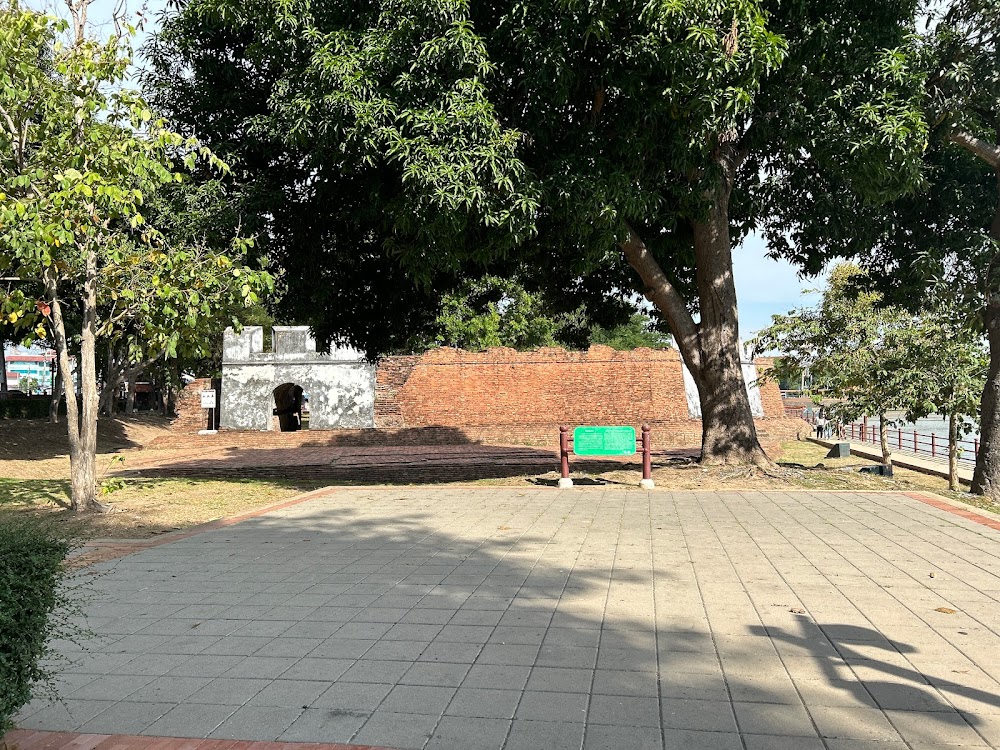 Pom Phet (Phet Fortress)