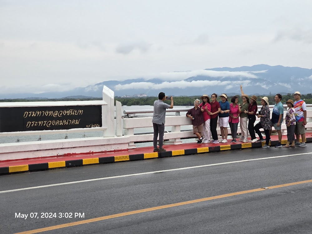 Taksin Maharat Bridge (Laem Singha Bridge)