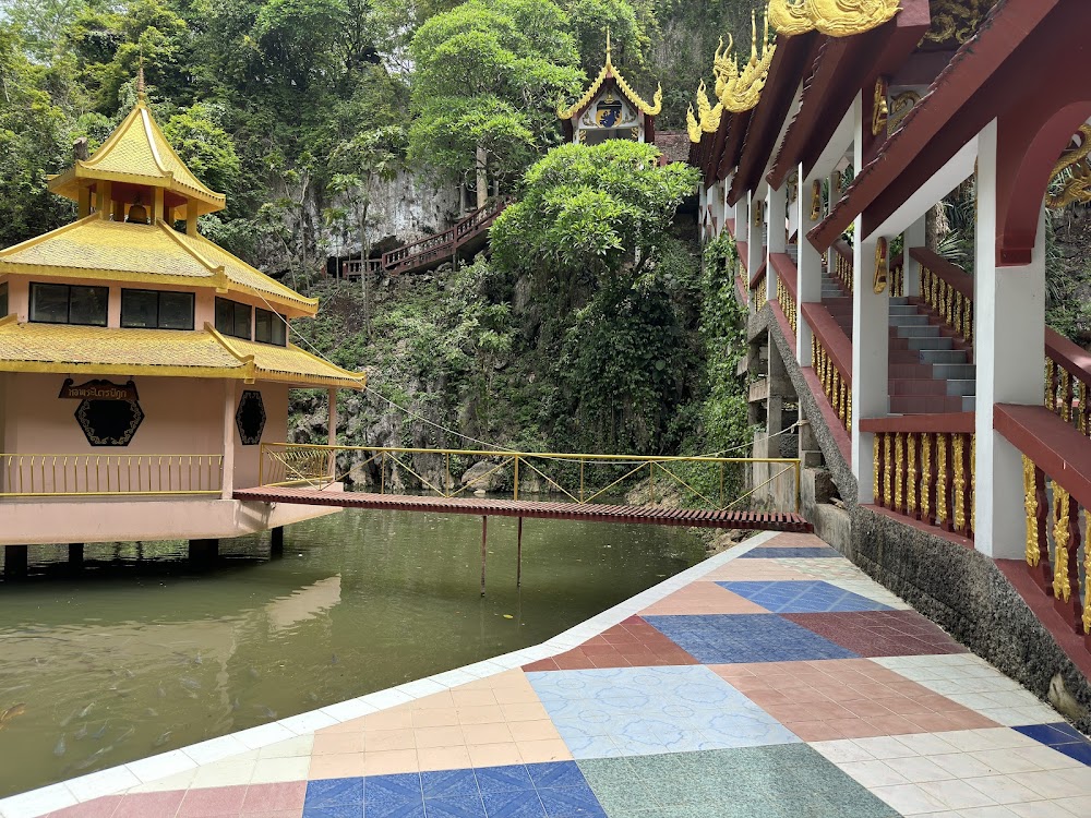 Tham Tap Tao Temple