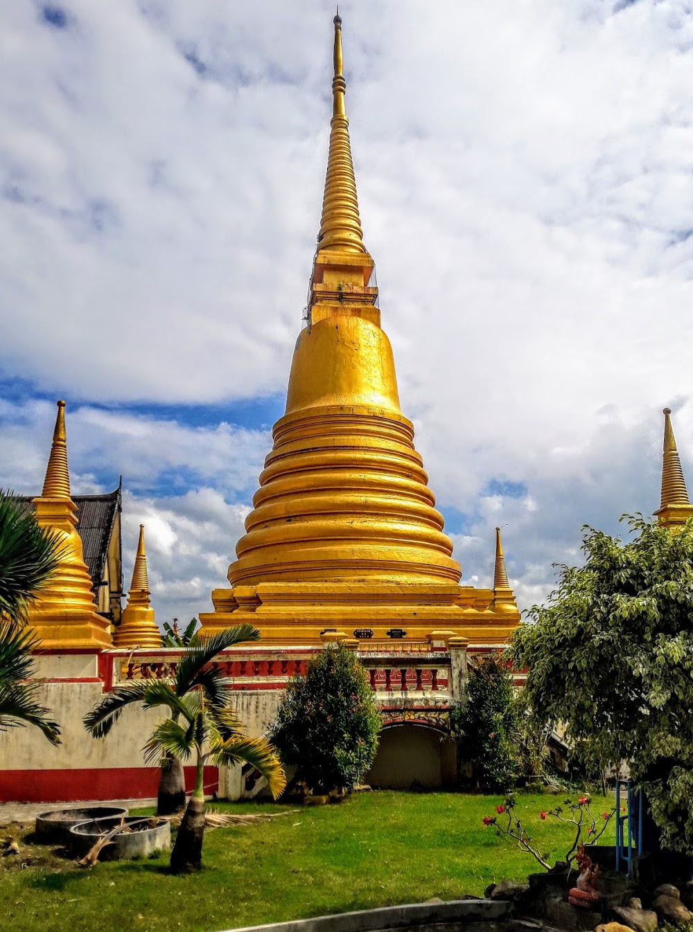 Wat Bot Muang
